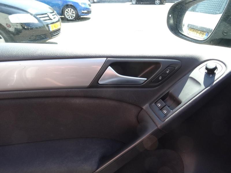Volkswagen Golf 1.2 TSI 77KW 5D