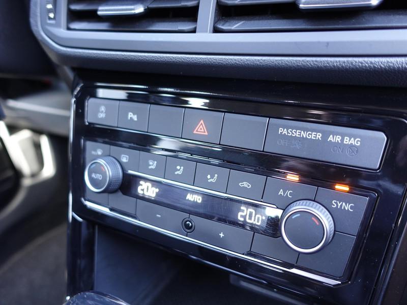 VOLKSWAGEN T-Cross 1.0 TSI 110pk DSG R-line RIJKLAAR/TREKHAAK/CARPLAY/CAMERA/LED/NAVI