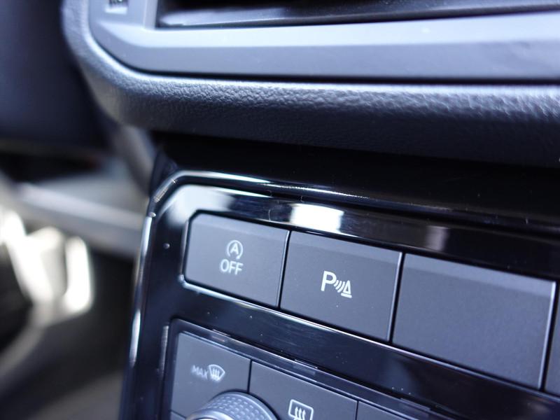 VOLKSWAGEN T-Cross 1.0 TSI 110pk DSG R-line RIJKLAAR/TREKHAAK/CARPLAY/CAMERA/LED/NAVI