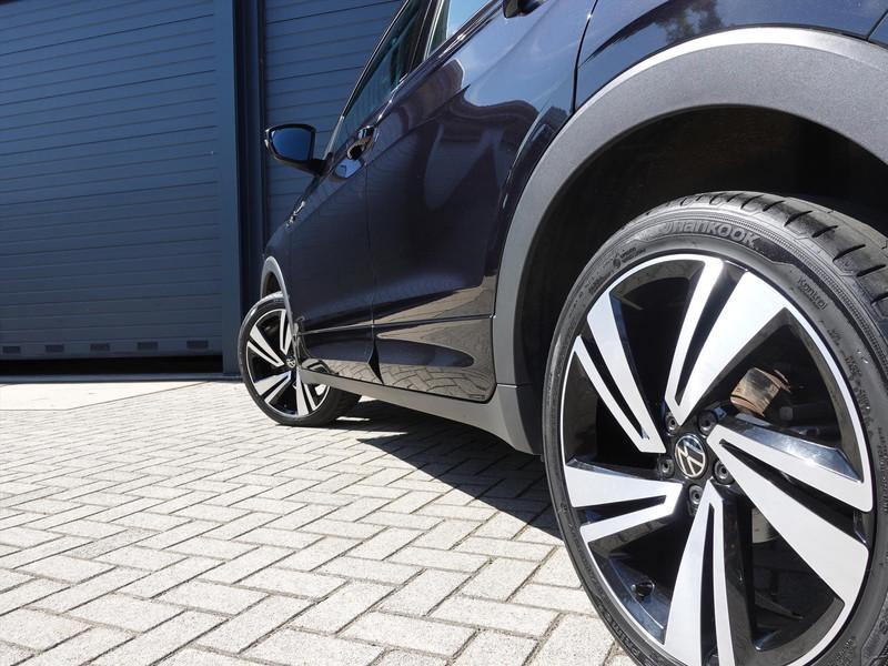VOLKSWAGEN T-Cross 1.0 TSI 110pk DSG R-line RIJKLAAR/TREKHAAK/CARPLAY/CAMERA/LED/NAVI