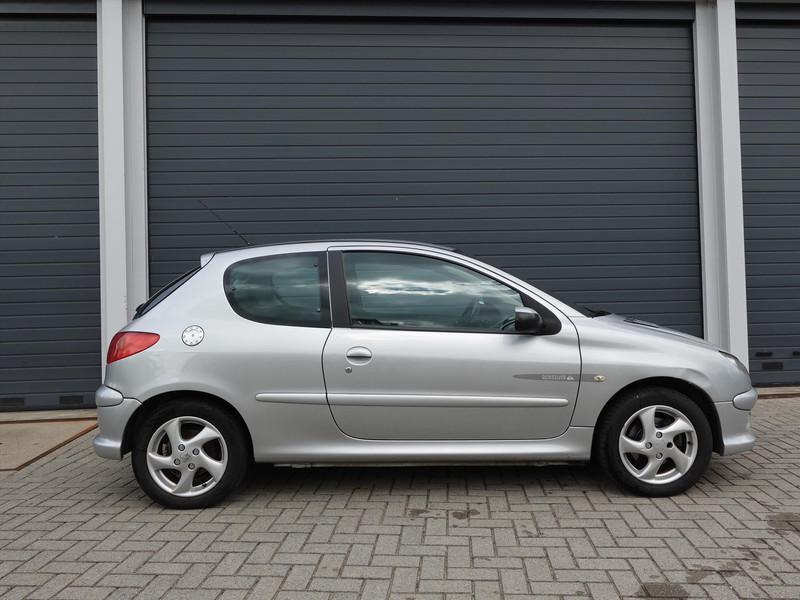 PEUGEOT 206 1.4 16V QUICKSILVER 3D Quicksilver