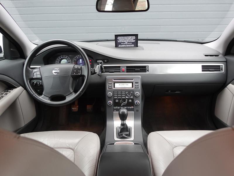 VOLVO V70 2.0 107KW Kinetic TREKHAAK YOUNGTIMER LEDER CRUISE 