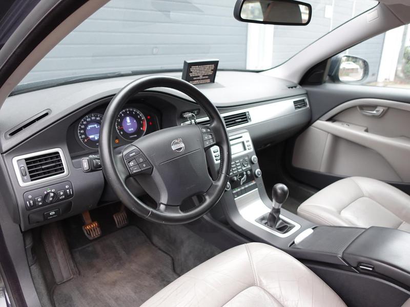 VOLVO V70 2.0 107KW Kinetic TREKHAAK YOUNGTIMER LEDER CRUISE 