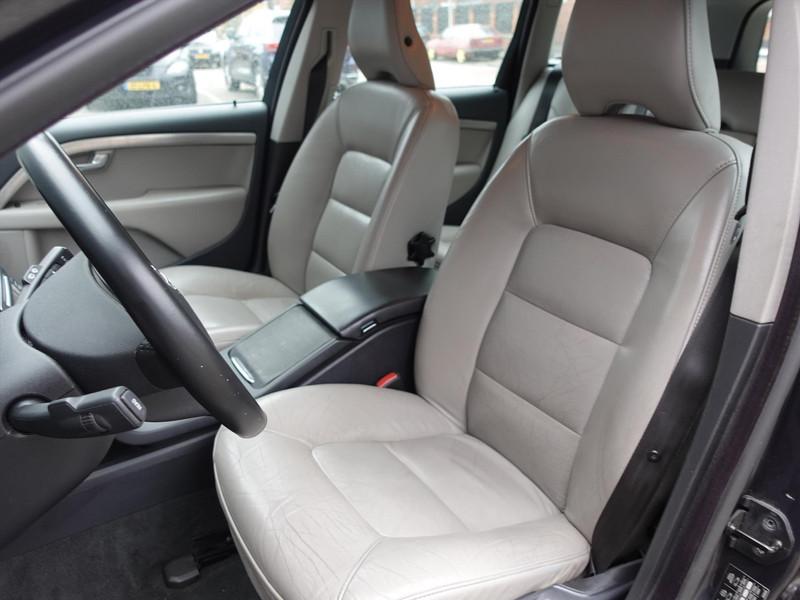 VOLVO V70 2.0 107KW Kinetic TREKHAAK YOUNGTIMER LEDER CRUISE 