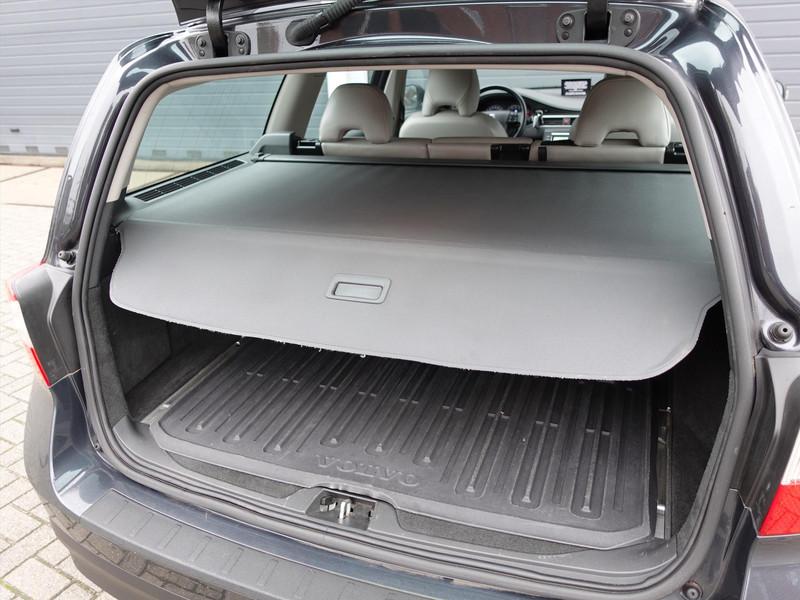 VOLVO V70 2.0 107KW Kinetic TREKHAAK YOUNGTIMER LEDER CRUISE 