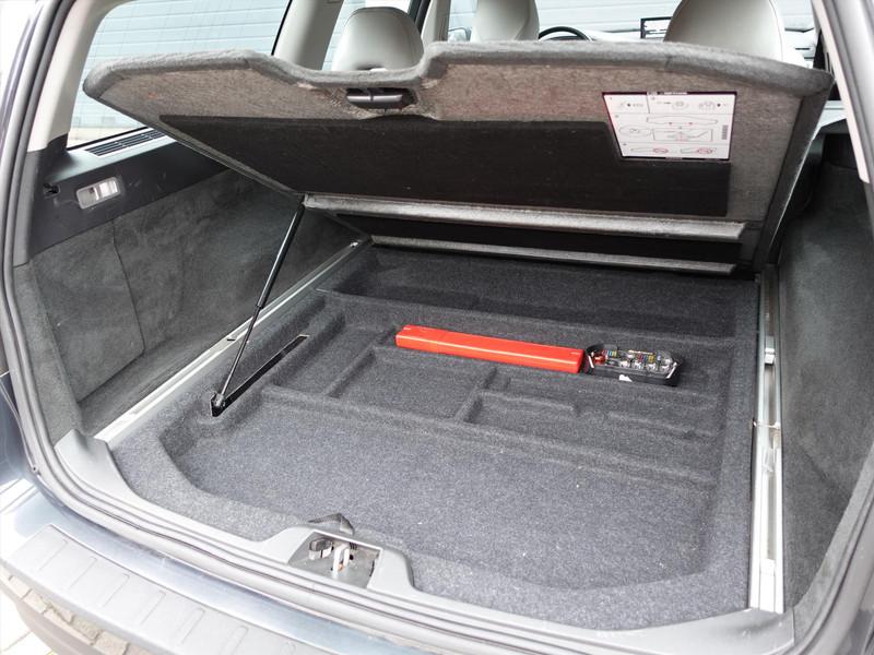 VOLVO V70 2.0 107KW Kinetic TREKHAAK YOUNGTIMER LEDER CRUISE 