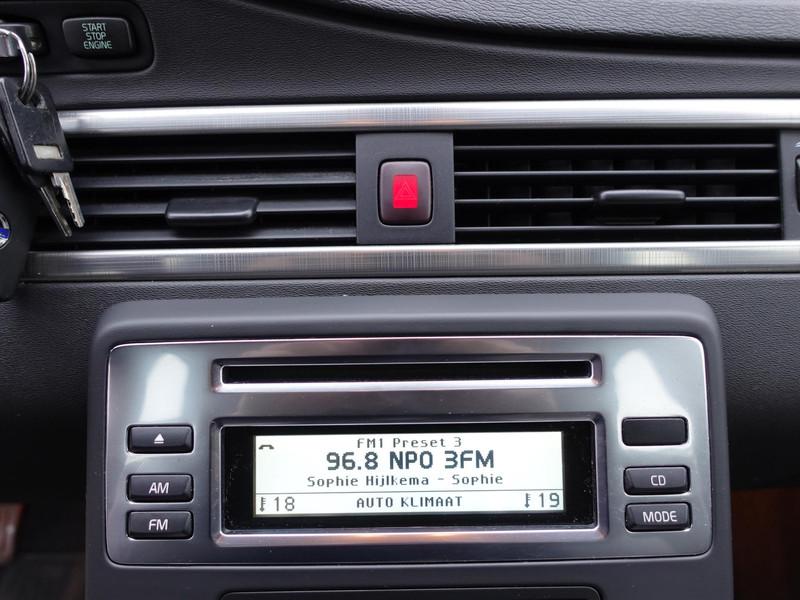 VOLVO V70 2.0 107KW Kinetic TREKHAAK YOUNGTIMER LEDER CRUISE 