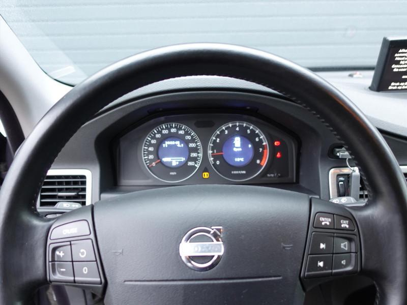 VOLVO V70 2.0 107KW Kinetic TREKHAAK YOUNGTIMER LEDER CRUISE 