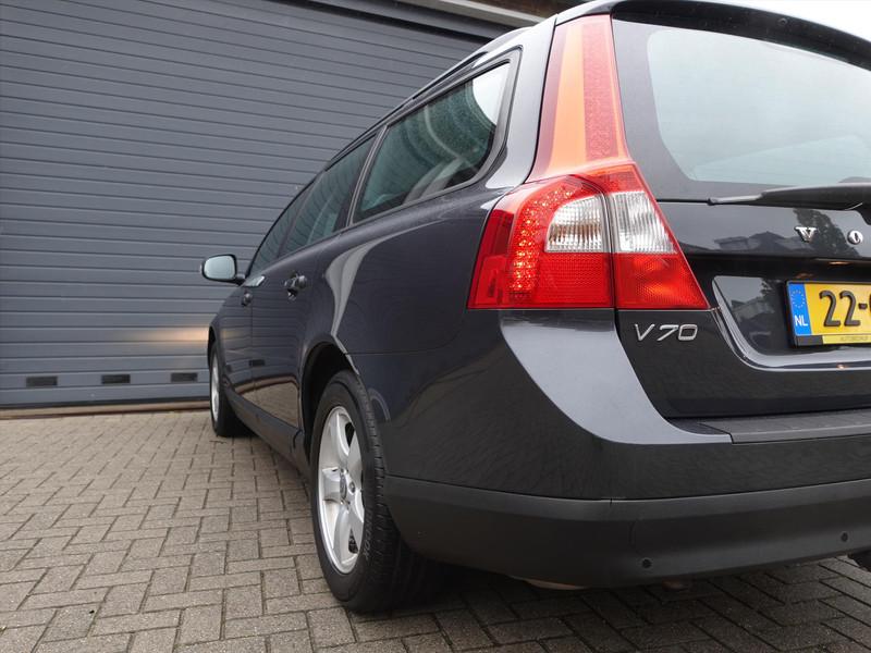 VOLVO V70 2.0 107KW Kinetic TREKHAAK YOUNGTIMER LEDER CRUISE 
