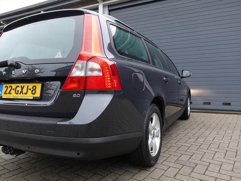 VOLVO V70 2.0 107KW Kinetic TREKHAAK YOUNGTIMER LEDER CRUISE 