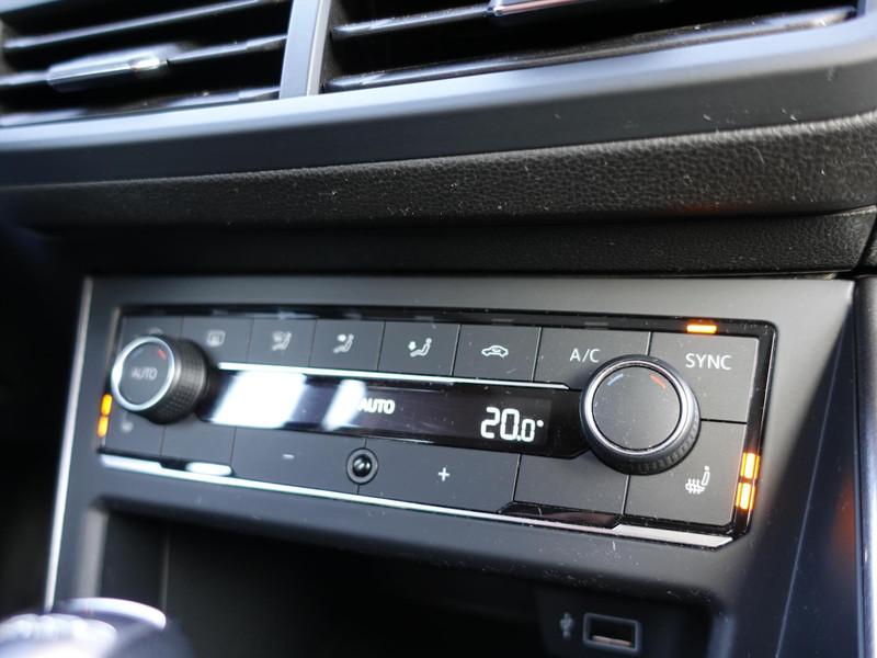 Volkswagen Polo 1.6 TDI 95pk 7-DSG Highline PANO LED TREKHAAK AFNEEMBAAR STOELVERWARMING PDC NAVI