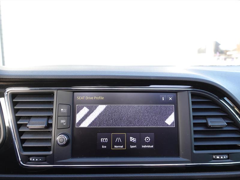 Seat Leon Sportstourer 1.4 EcoTSI 150PK DSG-7 FR Business Intense PANO FULL LINK SFEER LED ALCANTARA CRUISE PDC