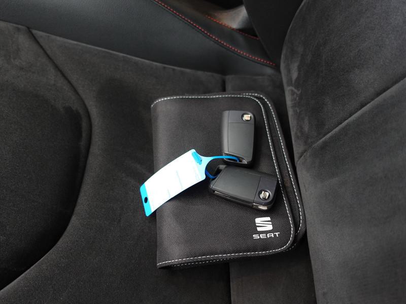 Seat Leon Sportstourer 1.4 EcoTSI 150PK DSG-7 FR Business Intense PANO FULL LINK SFEER LED ALCANTARA CRUISE PDC