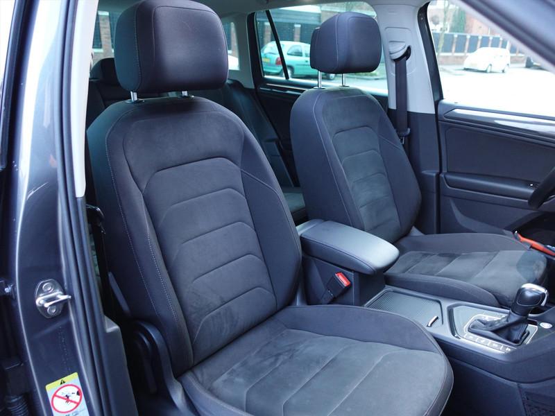 VOLKSWAGEN Tiguan 1.5 TSI ACT 150pk DSG Highline ELEKTR TREKHAAK HEAD UP PANO LED MASSAGE PARK ASSIST