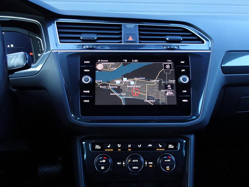 VOLKSWAGEN Tiguan 1.5 TSI ACT 150pk DSG Highline ELEKTR TREKHAAK HEAD UP PANO LED MASSAGE PARK ASSIST