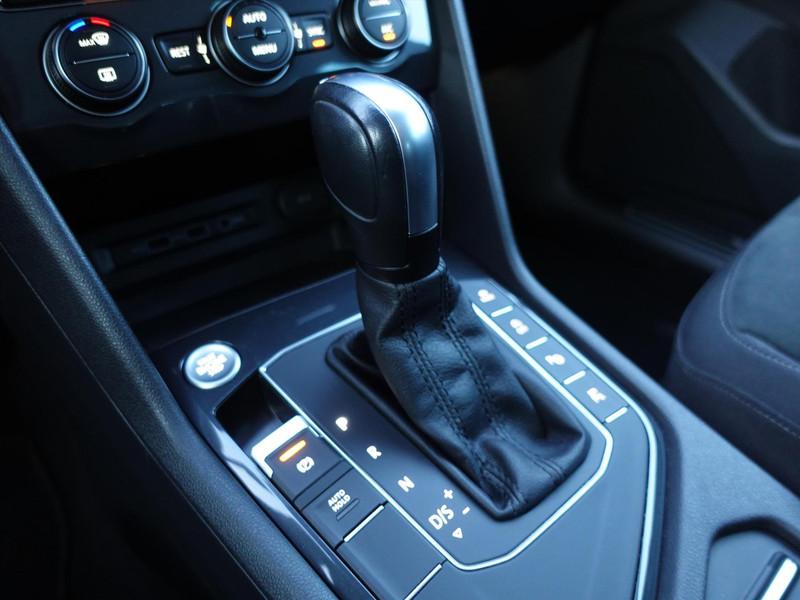 VOLKSWAGEN Tiguan 1.5 TSI ACT 150pk DSG Highline ELEKTR TREKHAAK HEAD UP PANO LED MASSAGE PARK ASSIST