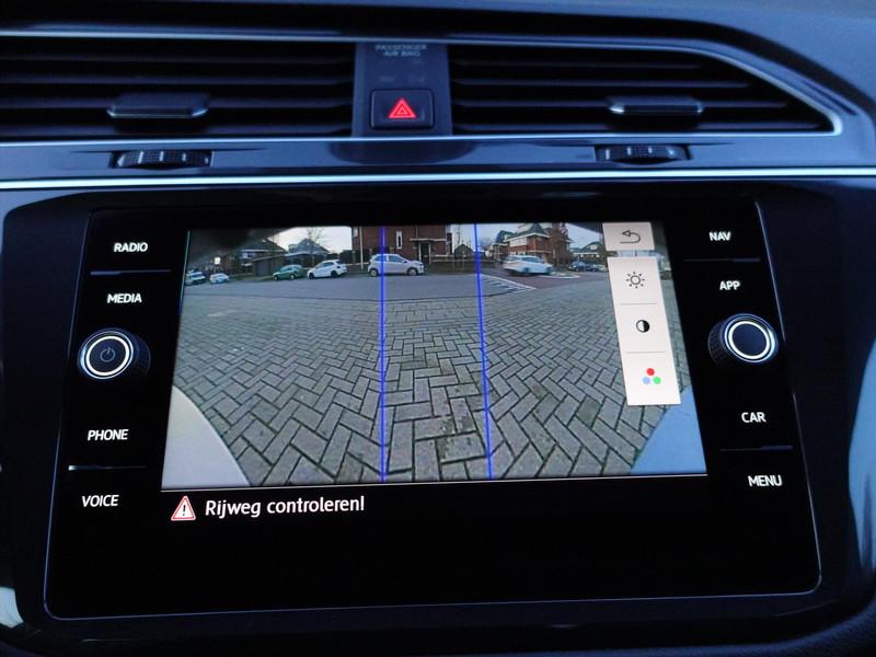 VOLKSWAGEN Tiguan 1.5 TSI ACT 150pk DSG Highline ELEKTR TREKHAAK HEAD UP PANO LED MASSAGE PARK ASSIST