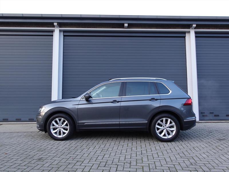VOLKSWAGEN Tiguan 1.5 TSI ACT 150pk DSG Highline ELEKTR TREKHAAK HEAD UP PANO LED MASSAGE PARK ASSIST