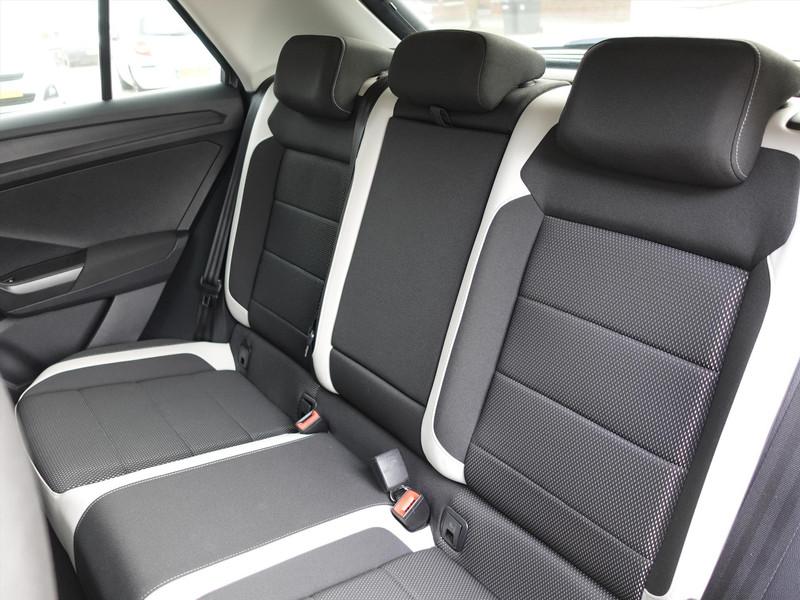 VOLKSWAGEN T-Roc 1.5 TSI 150pk 7-DSG Sport RIJKLAARPRIJS TREKHAAK BLINDSPOT CARPLAY LED NAVI STOELVERWARMING CAMERA 