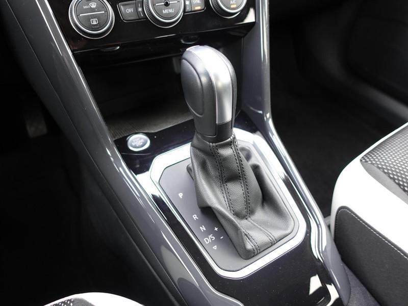 VOLKSWAGEN T-Roc 1.5 TSI 150pk 7-DSG Sport RIJKLAARPRIJS TREKHAAK BLINDSPOT CARPLAY LED NAVI STOELVERWARMING CAMERA 