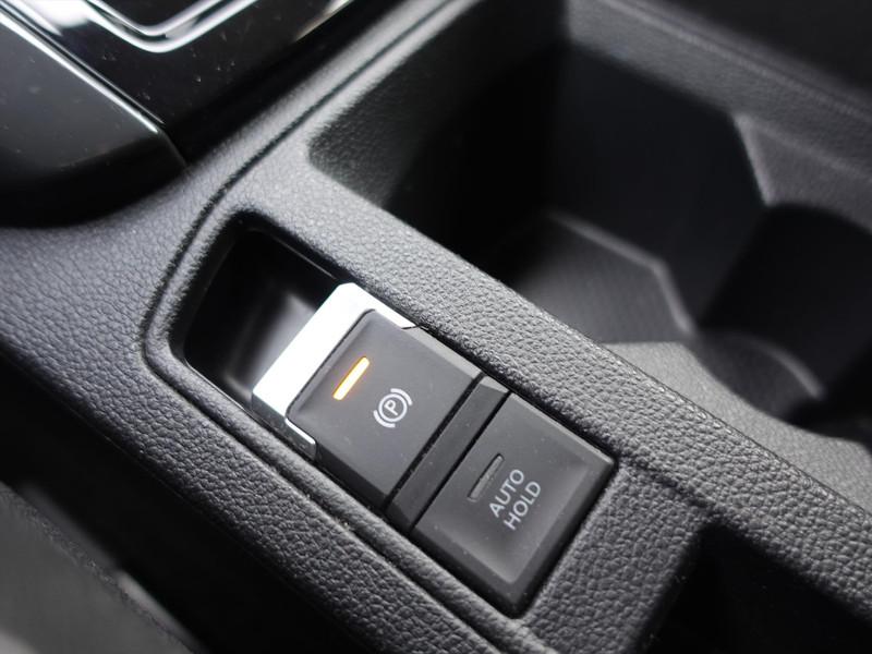 VOLKSWAGEN T-Roc 1.5 TSI 150pk 7-DSG Sport RIJKLAARPRIJS TREKHAAK BLINDSPOT CARPLAY LED NAVI STOELVERWARMING CAMERA 