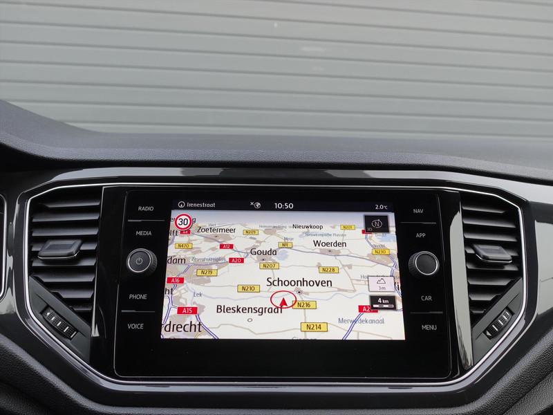 VOLKSWAGEN T-Roc 1.5 TSI 150pk 7-DSG Sport RIJKLAARPRIJS TREKHAAK BLINDSPOT CARPLAY LED NAVI STOELVERWARMING CAMERA 
