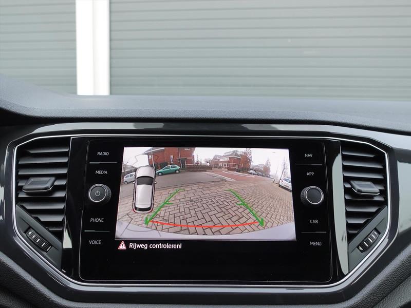 VOLKSWAGEN T-Roc 1.5 TSI 150pk 7-DSG Sport RIJKLAARPRIJS TREKHAAK BLINDSPOT CARPLAY LED NAVI STOELVERWARMING CAMERA 