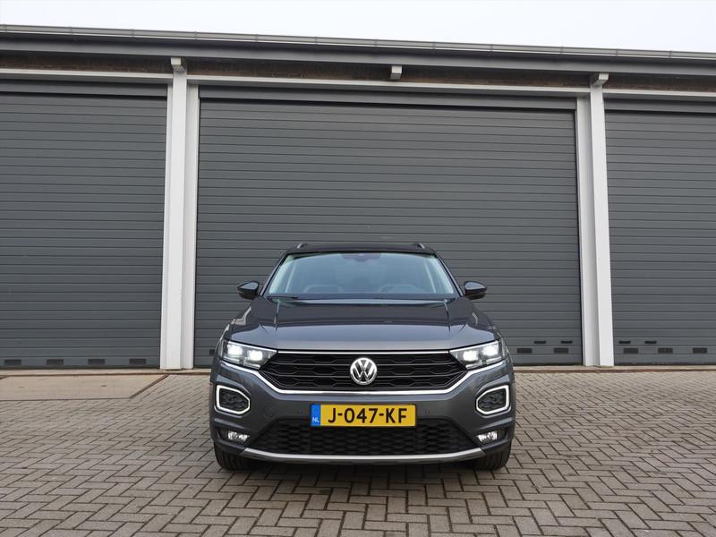 VOLKSWAGEN T-Roc 1.5 TSI 150pk 7-DSG Sport RIJKLAARPRIJS TREKHAAK BLINDSPOT CARPLAY LED NAVI STOELVERWARMING CAMERA 