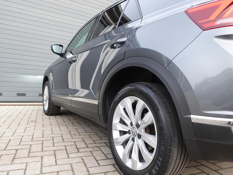 VOLKSWAGEN T-Roc 1.5 TSI 150pk 7-DSG Sport RIJKLAARPRIJS TREKHAAK BLINDSPOT CARPLAY LED NAVI STOELVERWARMING CAMERA 