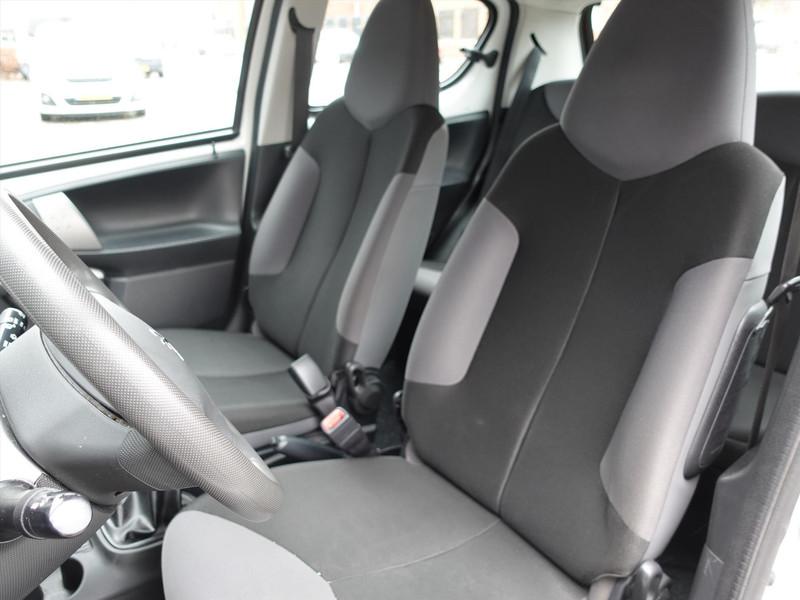 PEUGEOT 107 1.0 68PK 5D APK 02-2027 AIRCO RADIO 