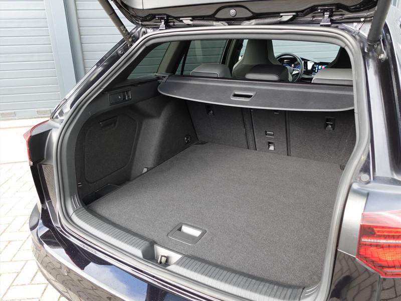 VOLKSWAGEN Golf Variant 1.5 eTSI 150pk DSG-7 R-Line Business RIJKLAAR IQ LED ELEKTR TREKHAAK HARMAN KARDON  WINTERPAKET BLINDSPOT PARK ASSIST