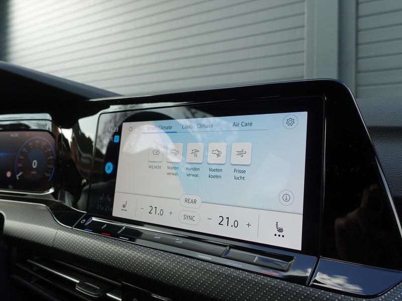 VOLKSWAGEN Golf Variant 1.5 eTSI 150pk DSG-7 R-Line Business RIJKLAAR IQ LED ELEKTR TREKHAAK HARMAN KARDON  WINTERPAKET BLINDSPOT PARK ASSIST