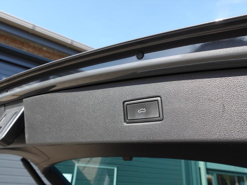 VOLKSWAGEN Tiguan 1.4 TSI eHybrid 245pk DSG Elegance RIJKLAAR PANO IQ LIGHT KEYLESS PARK ASSIST SFEER VERLICHTING