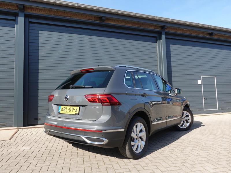 VOLKSWAGEN Tiguan 1.4 TSI eHybrid 245pk DSG Elegance RIJKLAAR PANO IQ LIGHT KEYLESS PARK ASSIST SFEER VERLICHTING