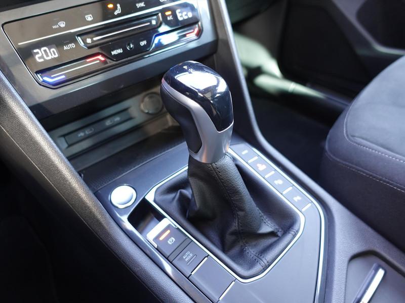 VOLKSWAGEN Tiguan 1.4 TSI eHybrid 245pk DSG Elegance RIJKLAAR PANO IQ LIGHT KEYLESS PARK ASSIST SFEER VERLICHTING