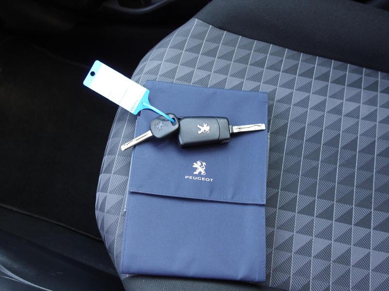 PEUGEOT 108 1.0 e-VTi 72pk 5D Active RIJKLAAR ALL SEASON AIRCO DAB+ BT AUDIO ELKTR RAMEN 