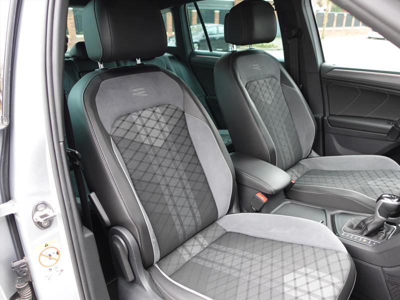 VOLKSWAGEN Tiguan 1.4 TSI eHybrid 245pk DSG R-Line Business+ TREKHAAK IQ LED IQ DRIVE BLIND SPOT PARK ASSIST CARPLAY