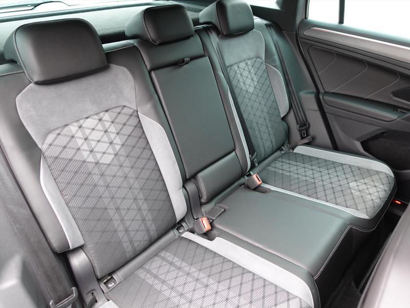 VOLKSWAGEN Tiguan 1.4 TSI eHybrid 245pk DSG R-Line Business+ TREKHAAK IQ LED IQ DRIVE BLIND SPOT PARK ASSIST CARPLAY