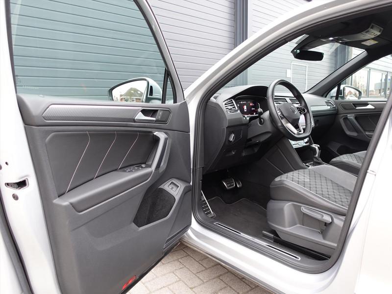 VOLKSWAGEN Tiguan 1.4 TSI eHybrid 245pk DSG R-Line Business+ TREKHAAK IQ LED IQ DRIVE BLIND SPOT PARK ASSIST CARPLAY