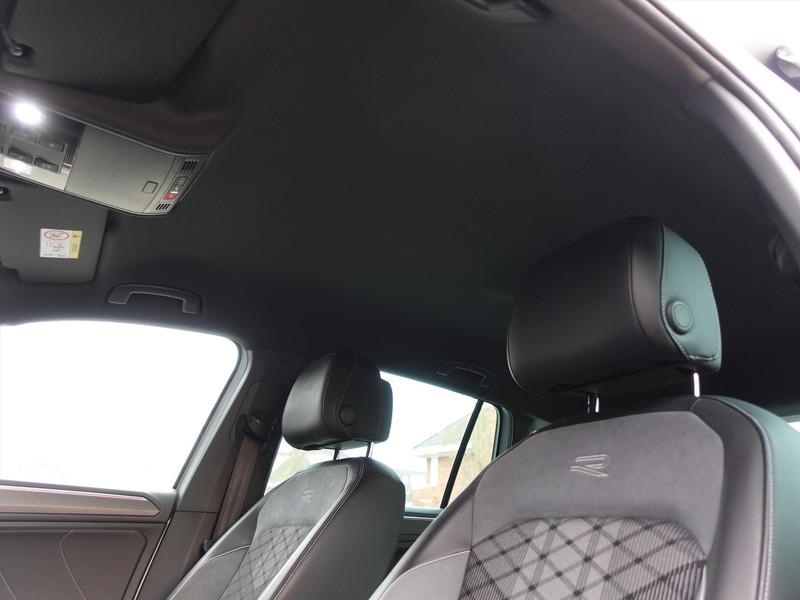 VOLKSWAGEN Tiguan 1.4 TSI eHybrid 245pk DSG R-Line Business+ TREKHAAK IQ LED IQ DRIVE BLIND SPOT PARK ASSIST CARPLAY