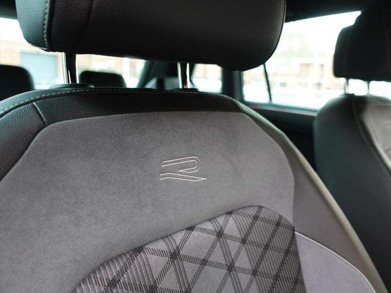 VOLKSWAGEN Tiguan 1.4 TSI eHybrid 245pk DSG R-Line Business+ TREKHAAK IQ LED IQ DRIVE BLIND SPOT PARK ASSIST CARPLAY