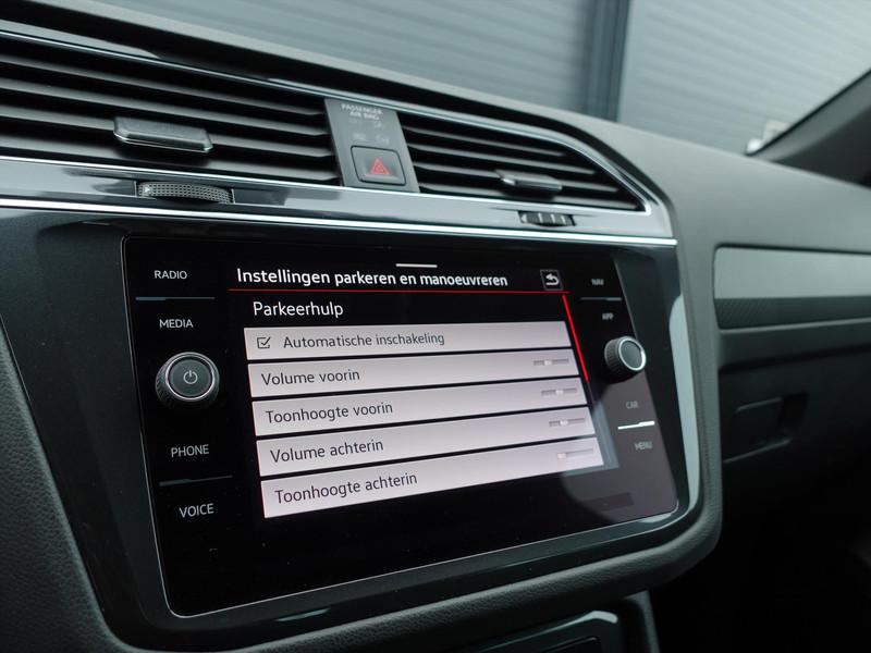 VOLKSWAGEN Tiguan 1.4 TSI eHybrid 245pk DSG R-Line Business+ TREKHAAK IQ LED IQ DRIVE BLIND SPOT PARK ASSIST CARPLAY