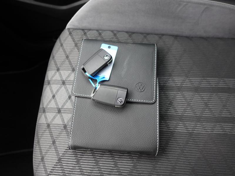 VOLKSWAGEN Tiguan 1.4 TSI eHybrid 245pk DSG R-Line Business+ TREKHAAK IQ LED IQ DRIVE BLIND SPOT PARK ASSIST CARPLAY