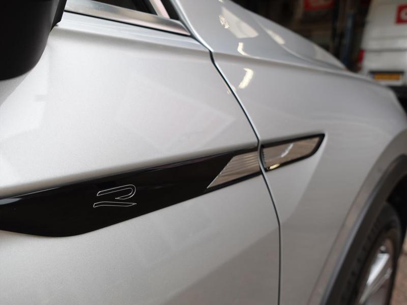 VOLKSWAGEN Tiguan 1.4 TSI eHybrid 245pk DSG R-Line Business+ TREKHAAK IQ LED IQ DRIVE BLIND SPOT PARK ASSIST CARPLAY