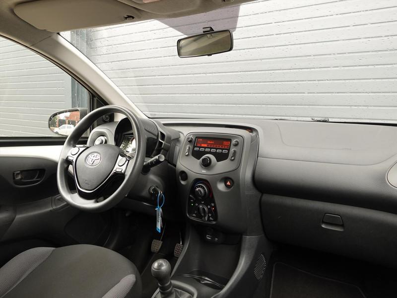 Toyota Aygo 1.0 VVT-i 72pk 5D x-fun CRUISE AIRCO BT/DAB+ AUDIO 