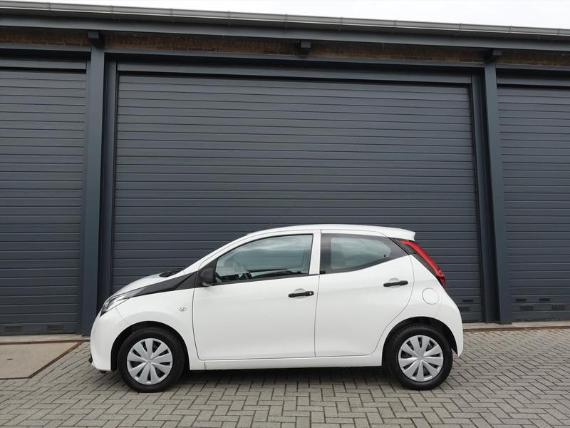 Toyota Aygo 1.0 VVT-i 72pk 5D x-fun CRUISE AIRCO BT/DAB+ AUDIO 