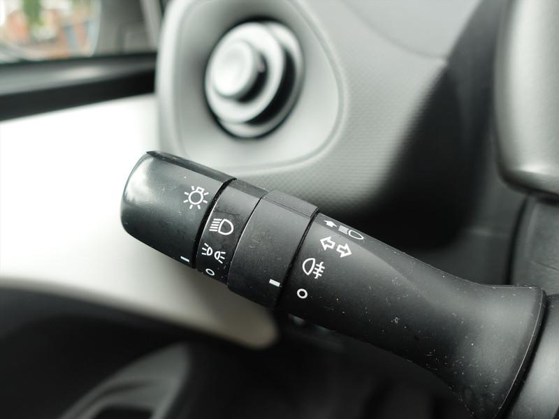 TOYOTA Aygo 1.0 VVT-i 72pk 5D x-fun RIJKLAAR/NL AUTO/CRUISE/AIRCO/DAB+