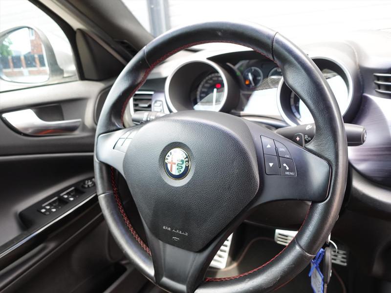 ALFA ROMEO Giulietta 1.4 Turbo MultiAir 170pk AUTOMAAT/CRUISE/PDC/AIRCO