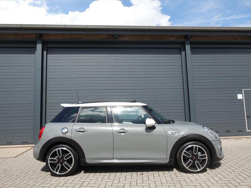 MINI Mini Cooper S JCW RIJKLAAR/PANO/H&K/HUD/DCC/STOELVERWARMING