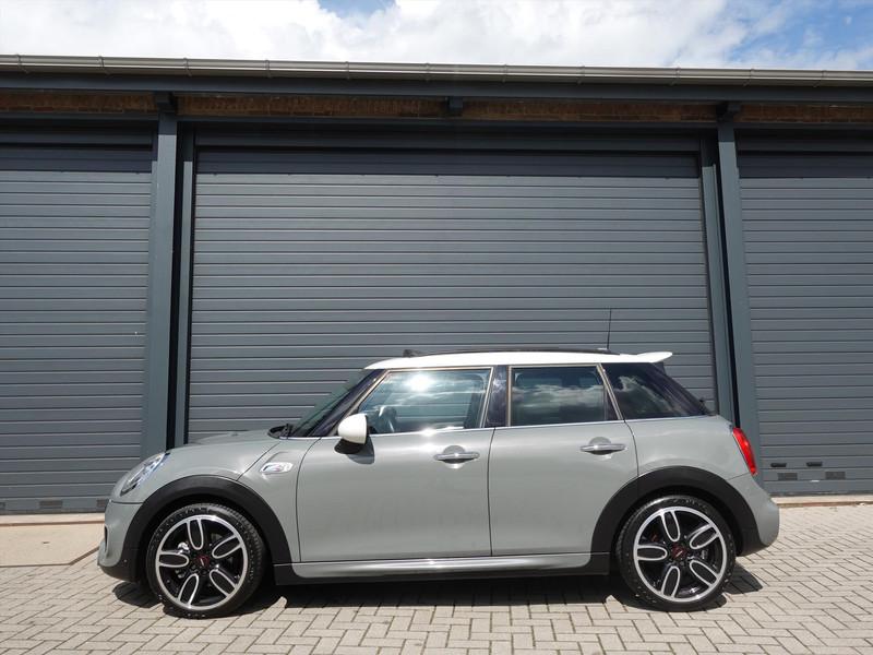 MINI Mini Cooper S JCW RIJKLAAR/PANO/H&K/HUD/DCC/STOELVERWARMING